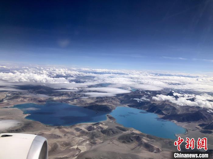西藏阿里到拉薩航班途經(jīng)的高原湖泊?！?lt;a target='_blank' href='/'><p  align=