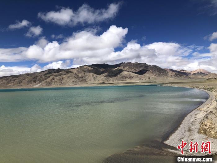 西藏阿里的高原湖泊別若錯(cuò)(又稱別若則錯(cuò))海拔約4470米。　<a target='_blank' href='/'><p  align=