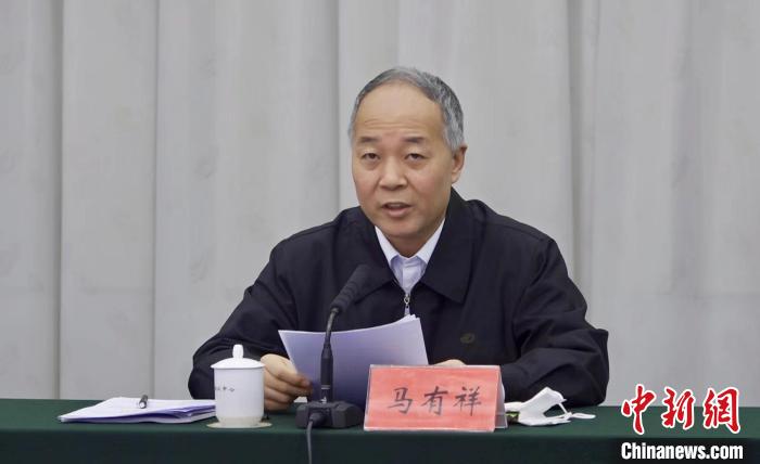 圖為農(nóng)業(yè)農(nóng)村部副部長馬有祥在部省共同打造青海綠色有機(jī)農(nóng)畜產(chǎn)品輸出地推進(jìn)會議上講話?！±罱瓕?攝