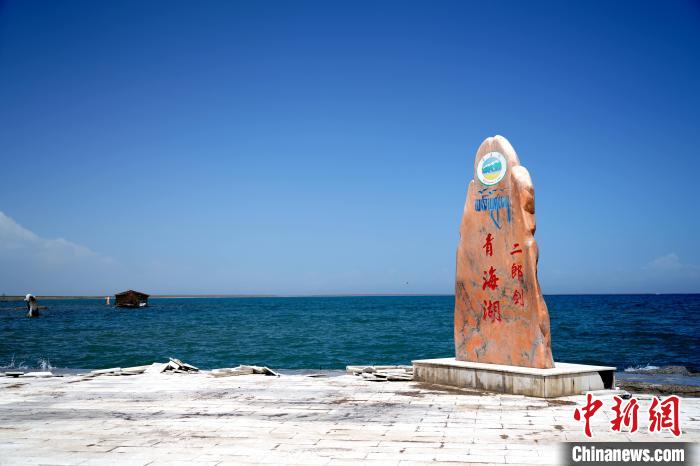 圖為青海湖景區(qū)一角?！O睿 攝