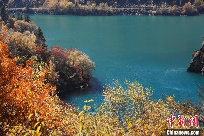 松坪溝風(fēng)光?！⑼?攝