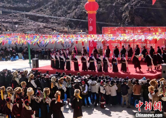 文藝活動(dòng)全景?！∶⒖悼h委宣傳部供圖