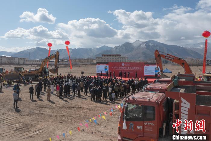 圖為2023年江蘇援藏項(xiàng)目集中推進(jìn)會(huì)現(xiàn)場(chǎng)?！∝暩聛?lái)松 攝