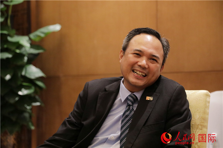 馬來西亞駐南寧總領(lǐng)事館總領(lǐng)事阿哈默·法蒂爾·伊斯邁爾在2024中國(guó)-東盟教育交流周期間接受人民網(wǎng)專訪。人民網(wǎng) 王婧攝