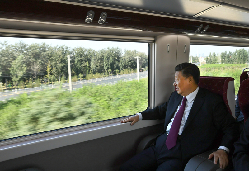 2019年9月25日，習(xí)近平總書記乘坐軌道列車前往北京大興國際機(jī)場。