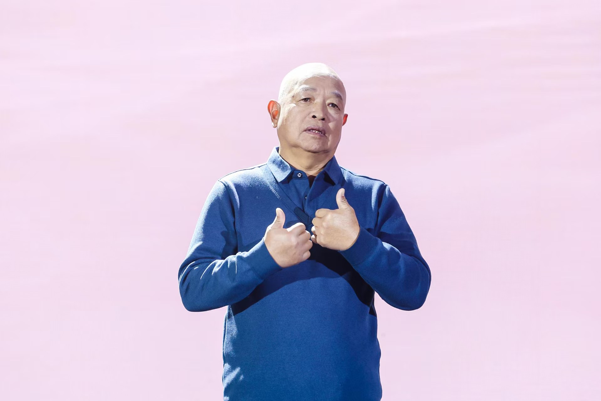 “山東好人”、煙臺市無聲洗車場經(jīng)理柳興濤。人民視頻供圖。