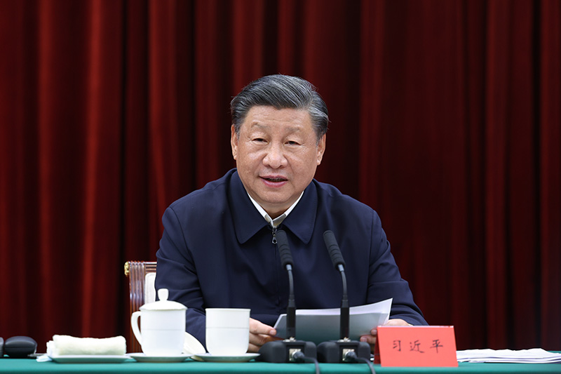 2023年10月12日下午，中共中央總書(shū)記、國(guó)家主席、中央軍委主席習(xí)近平在江西省南昌市主持召開(kāi)進(jìn)一步推動(dòng)長(zhǎng)江經(jīng)濟(jì)帶高質(zhì)量發(fā)展座談會(huì)并發(fā)表重要講話。新華社記者 鞠鵬 攝