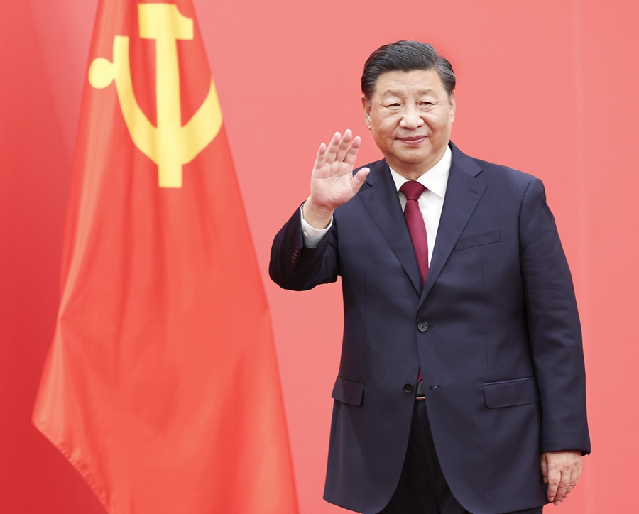 2022年10月23日，習近平在北京人民大會堂同采訪中共二十大的中外記者親切見面。