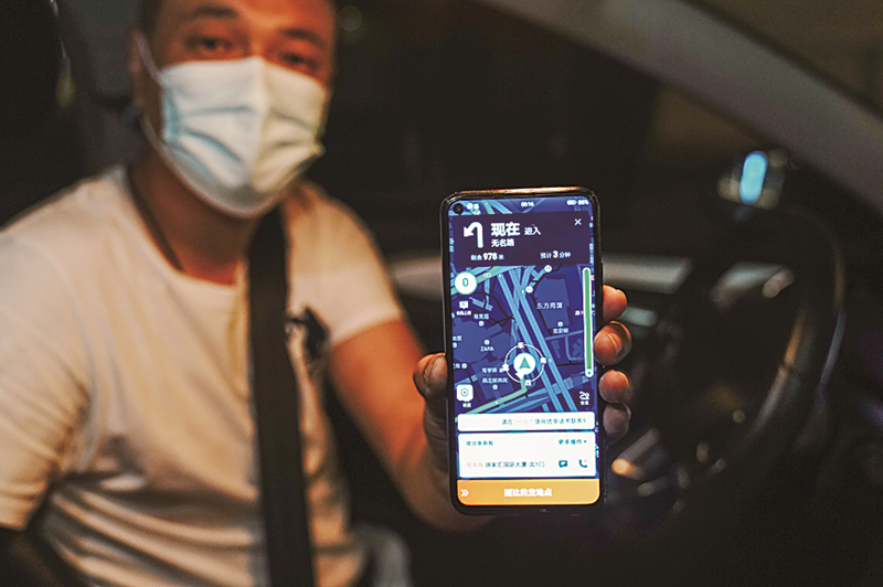 2022年6月1日凌晨，網(wǎng)約車司機(jī)黃興展示他當(dāng)天接到的第一單。