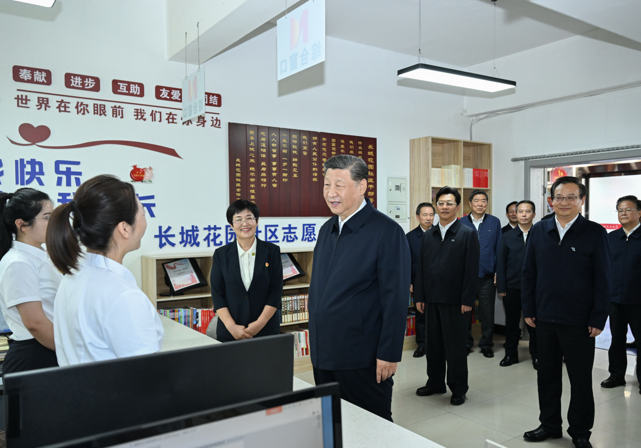 2024年6月19日，習近平總書記來到寧夏銀川市金鳳區(qū)長城花園社區(qū)考察。