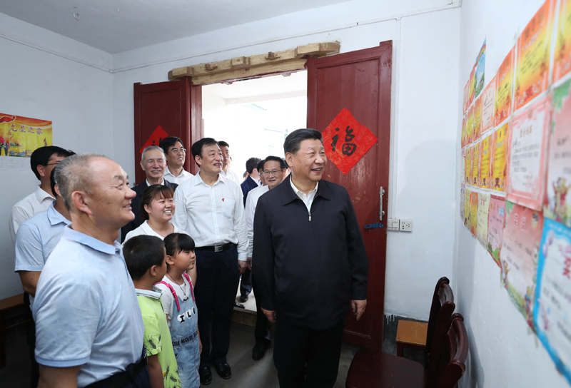 2019年5月20日，習(xí)近平總書記在江西省贛州市于都縣梓山鎮(zhèn)潭頭村看望村民孫觀發(fā)一家人。