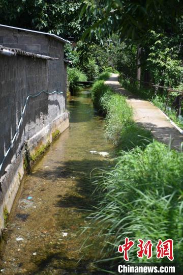 圖為至今仍在流淌的楚援溝?！⑷疥?攝