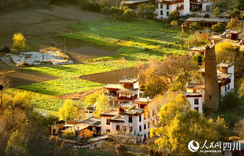 丹巴美景。李永安攝