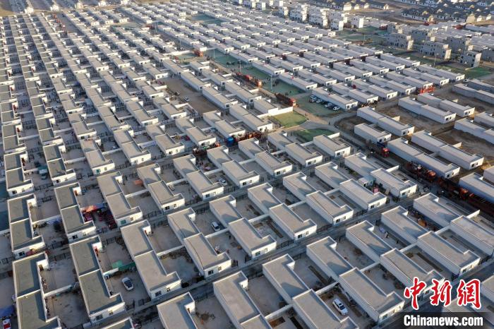 圖為蘭州新區(qū)移民安置區(qū)。　丁凱 攝