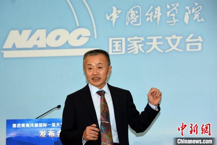 中科院國家天文臺冷湖基地首席研究員鄧?yán)畈沤榻B冷湖選址相關(guān)情況。　<a target='_blank' href='/'><p  align=