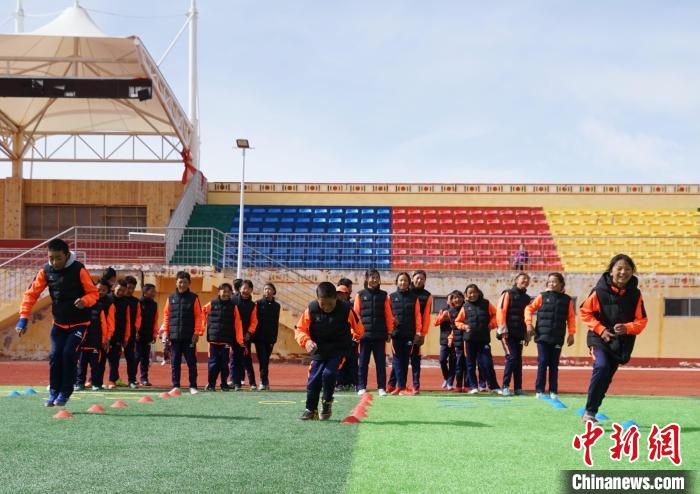 圖為孩子們正在進(jìn)行訓(xùn)練?！●R銘言 攝