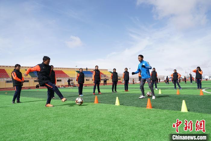 圖為孩子們正在進(jìn)行訓(xùn)練?！●R銘言 攝