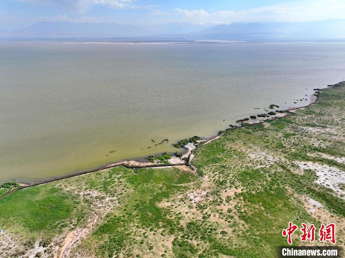 圖為航拍都蘭湖國(guó)家濕地公園?！∑钤鲚?攝