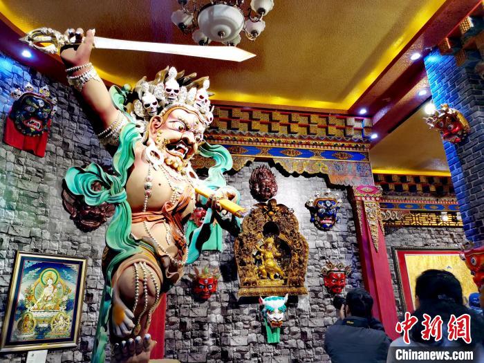 青?！敖鹕鹊亍睙嶝暎禾瓶?、泥塑璀璨奪目