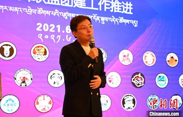 圖為中國舞蹈家協(xié)會(huì)街舞委員會(huì)常務(wù)副主任、秘書長夏銳致辭?！≮w朗 攝