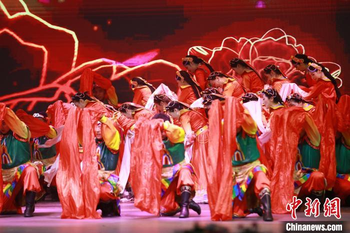 圖為農(nóng)行西藏分行演出現(xiàn)場?！∞r(nóng)行西藏分行 供圖