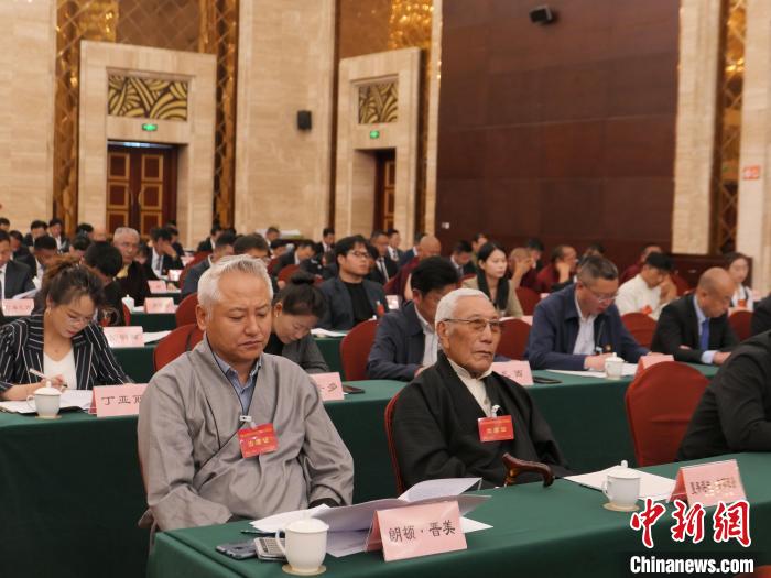 圖為西藏自治區(qū)各族各界慶祝中國(guó)共產(chǎn)黨成立100周年座談會(huì)現(xiàn)場(chǎng)?！≈x牧 攝