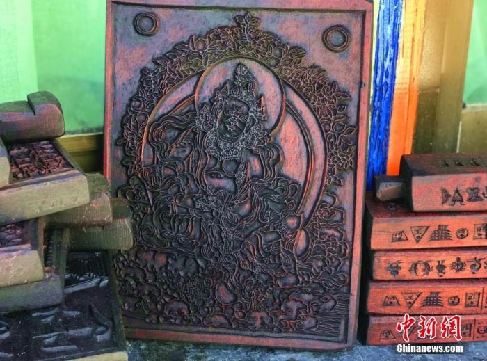 圖為普松雕刻技藝傳承人嘎瑪曲扎創(chuàng)作的雕刻作品。 <a target='_blank' ><p  align=