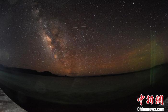 錯(cuò)鄂湖星空璀璨，一顆流星劃過?！?lt;a target='_blank' ></p><p  align=