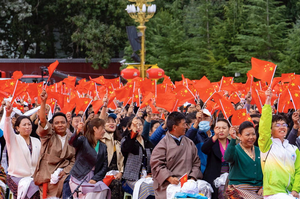 8月19日10時，慶祝西藏和平解放70周年大會在拉薩市布達拉宮廣場隆重舉行。徐馭堯 攝