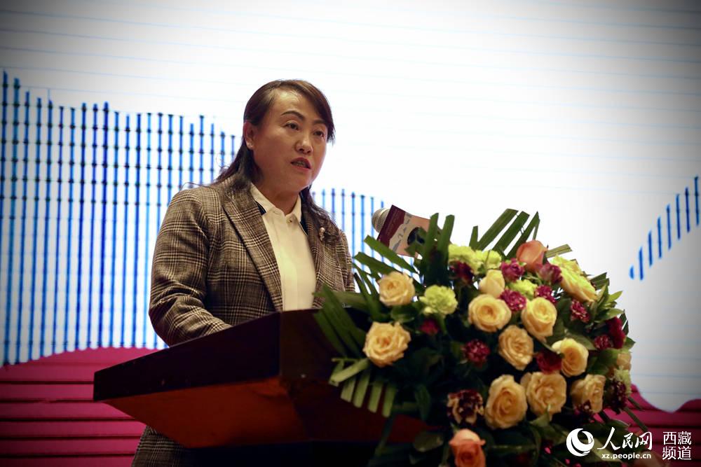 拉薩市旅游發(fā)展局相關(guān)負(fù)責(zé)人發(fā)言。人民網(wǎng) 次仁羅布攝