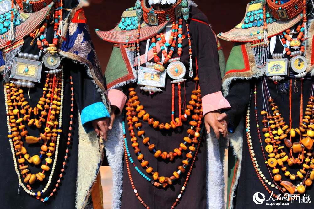 精美的“飛天服飾”。人民網(wǎng) 李海霞攝