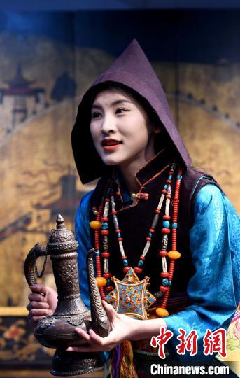 圖為西藏自治區(qū)級(jí)非遺項(xiàng)目——山南浪卡子縣的羊卓服飾?！±盍?攝