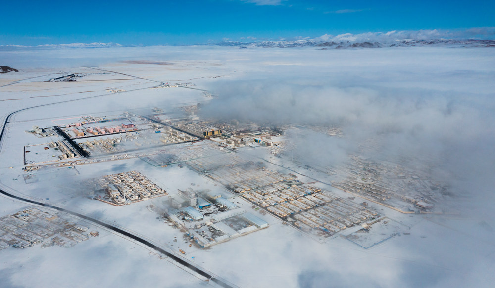 西藏阿里地區(qū)改則縣迎來初雪，銀裝素裹，美如畫卷。