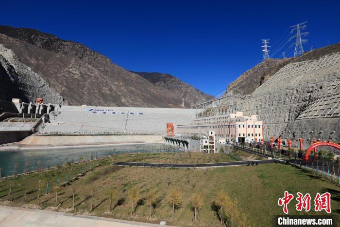 圖為金沙江上游蘇洼龍水電站。　王磊 攝