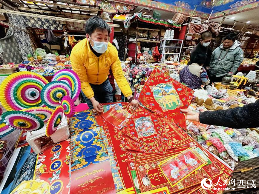 藏式春聯(lián)。人民網(wǎng) 次仁羅布攝