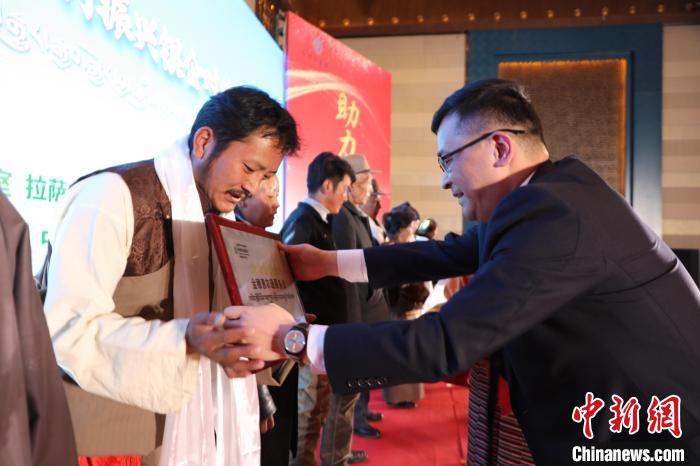 圖為拉薩市銀企對(duì)接洽談會(huì)現(xiàn)場(chǎng)。　格桑倫珠 攝