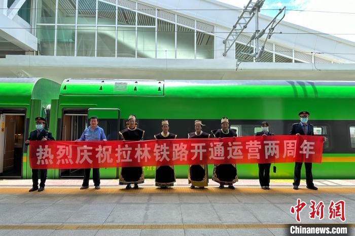 中國鐵路青藏集團(tuán)有限公司慶祝拉林鐵路開通運(yùn)營兩周年?！±詈Ｐ?攝