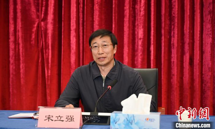 圖為西藏自治區(qū)黨委組織部副部長、第十批援藏干部人才總領(lǐng)隊宋立強致辭。
