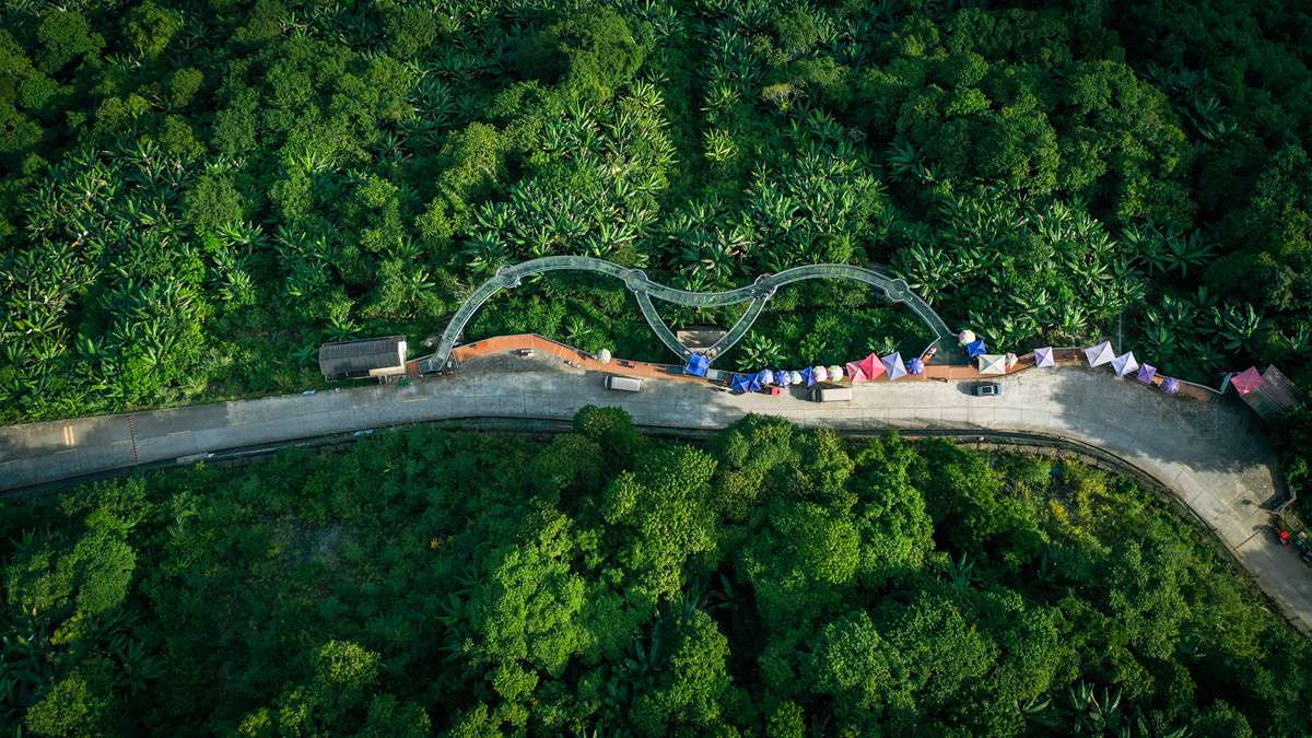 無人機(jī)航拍墨脫縣果果塘大拐彎觀景臺(tái)。人民網(wǎng)記者 次仁羅布攝