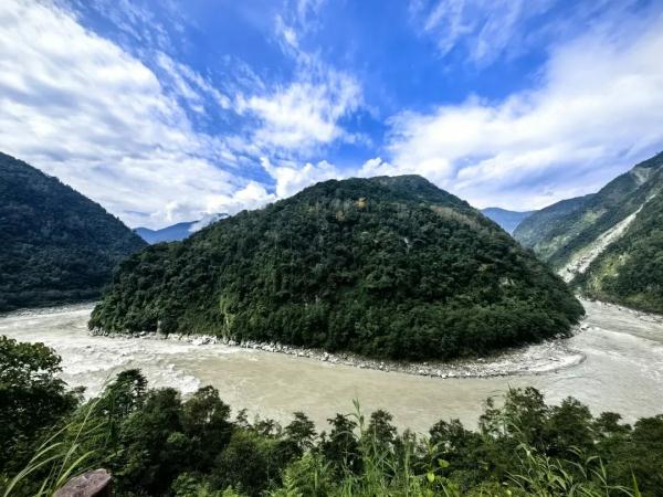 幾代建設(shè)者，歷經(jīng)半個(gè)多世紀(jì)完成！這是一條怎樣的公路？
