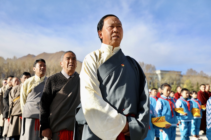 “升國旗、唱國歌”儀式現(xiàn)場。