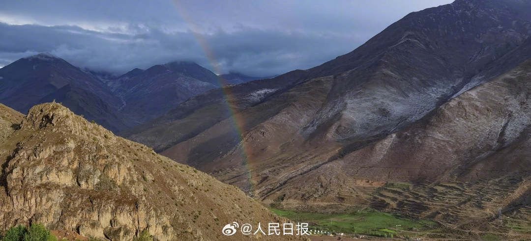 接好運(yùn)！青藏高原現(xiàn)巨大彩虹橋