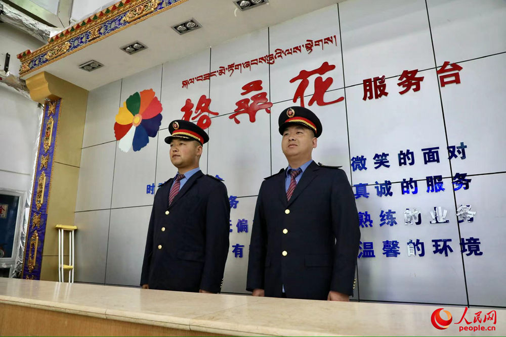 那曲火車站格?；ǚ?wù)臺。人民網(wǎng)記者 次仁羅布攝